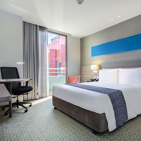 Holiday Inn Express Bangkok Sathorn By Ihg Exterior photo