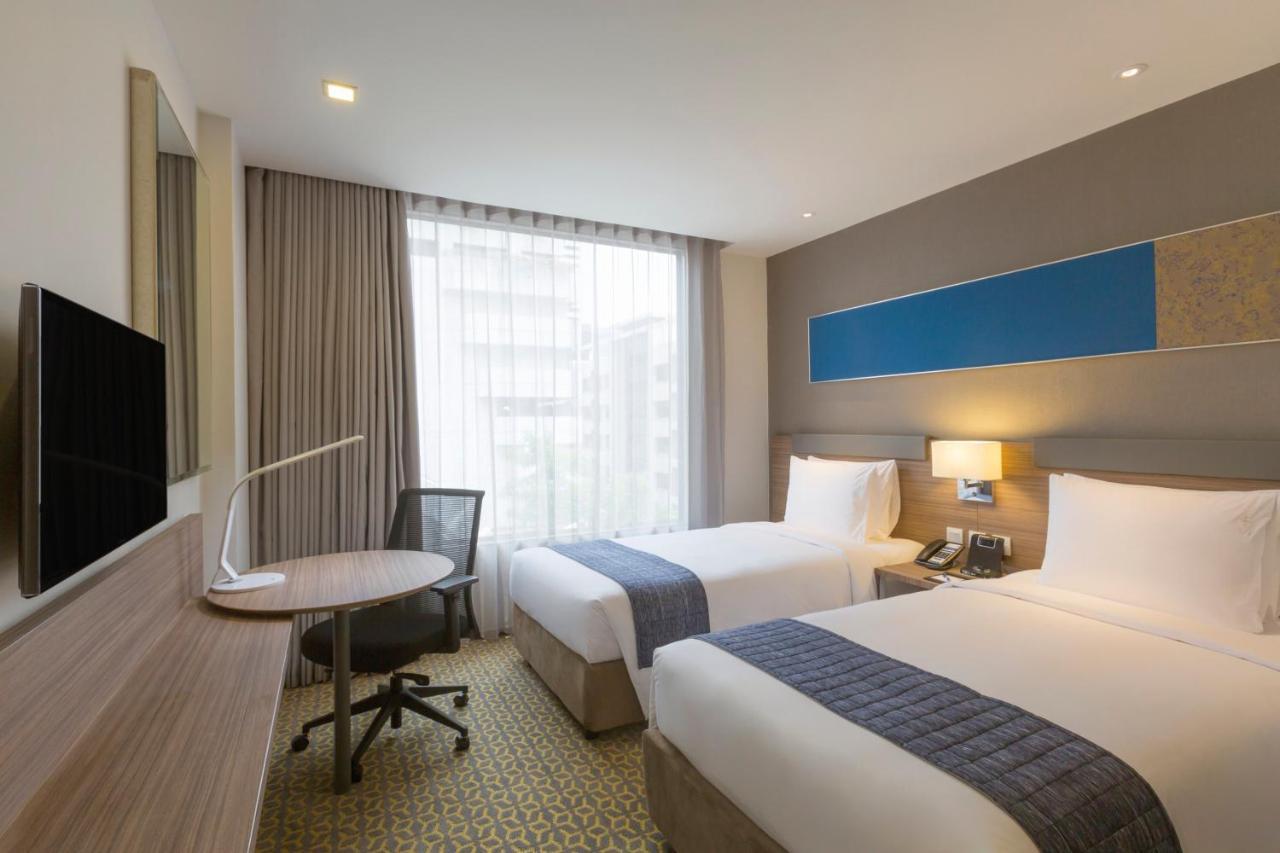 Holiday Inn Express Bangkok Sathorn By Ihg Exterior photo