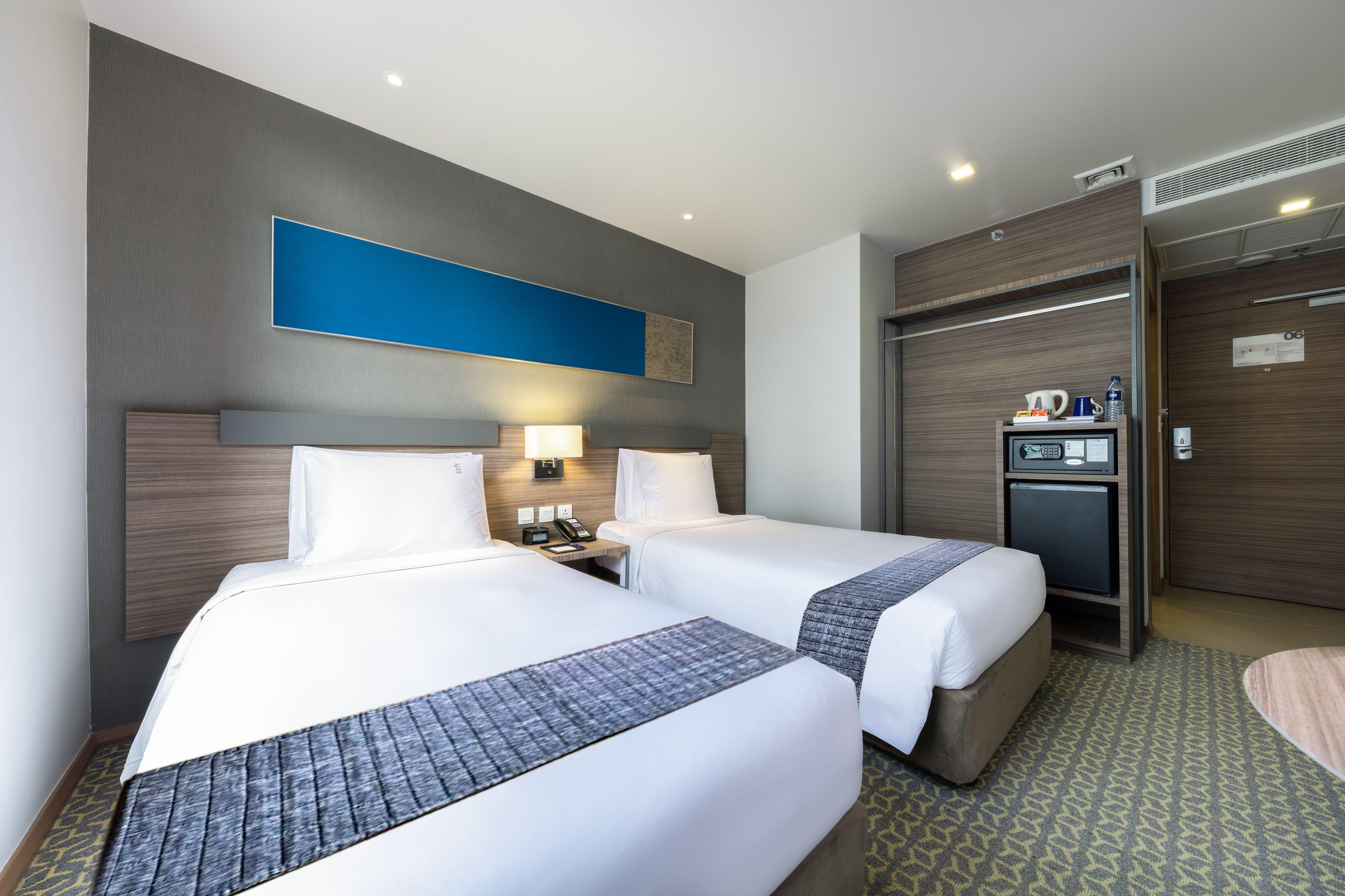 Holiday Inn Express Bangkok Sathorn By Ihg Exterior photo
