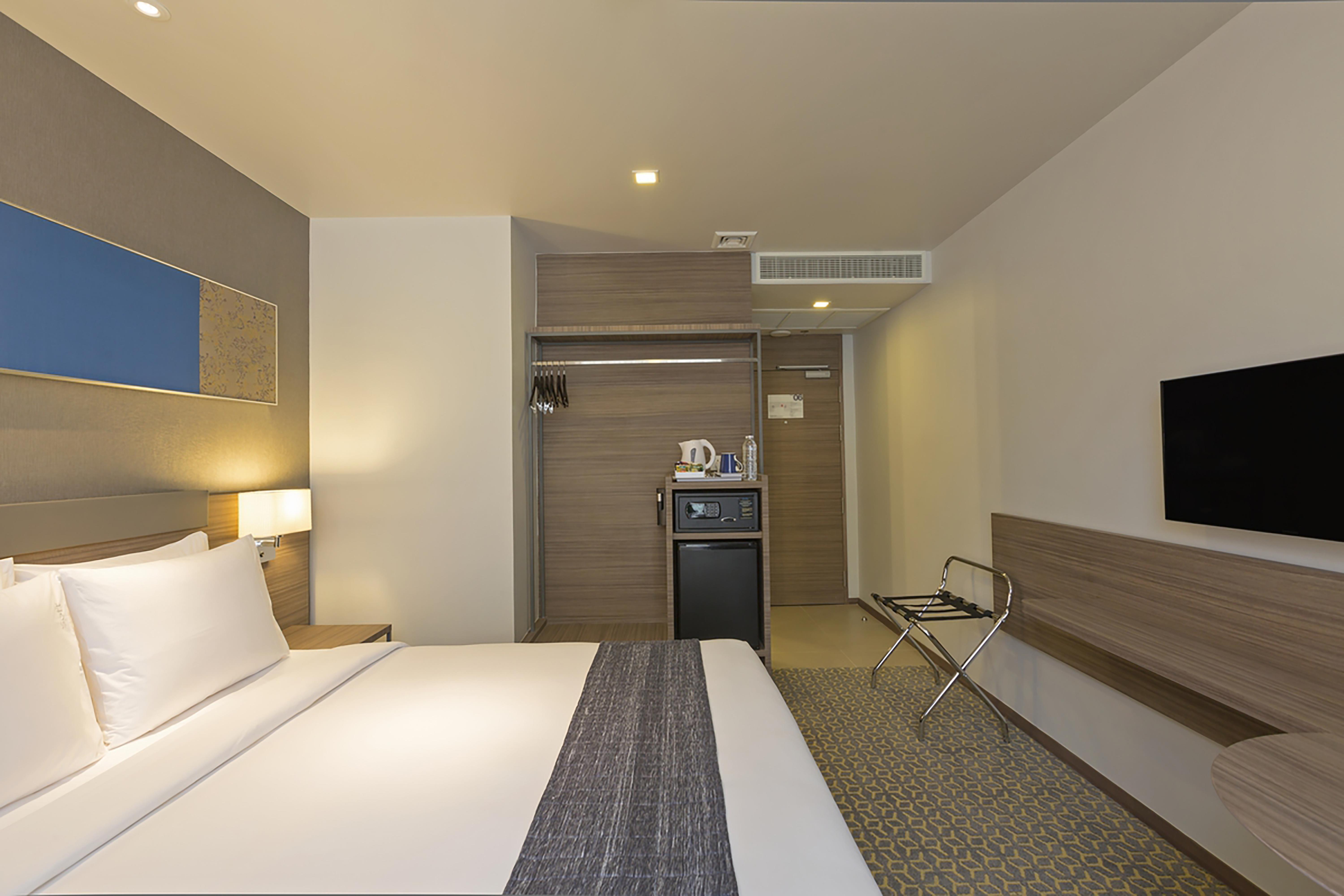 Holiday Inn Express Bangkok Sathorn By Ihg Exterior photo