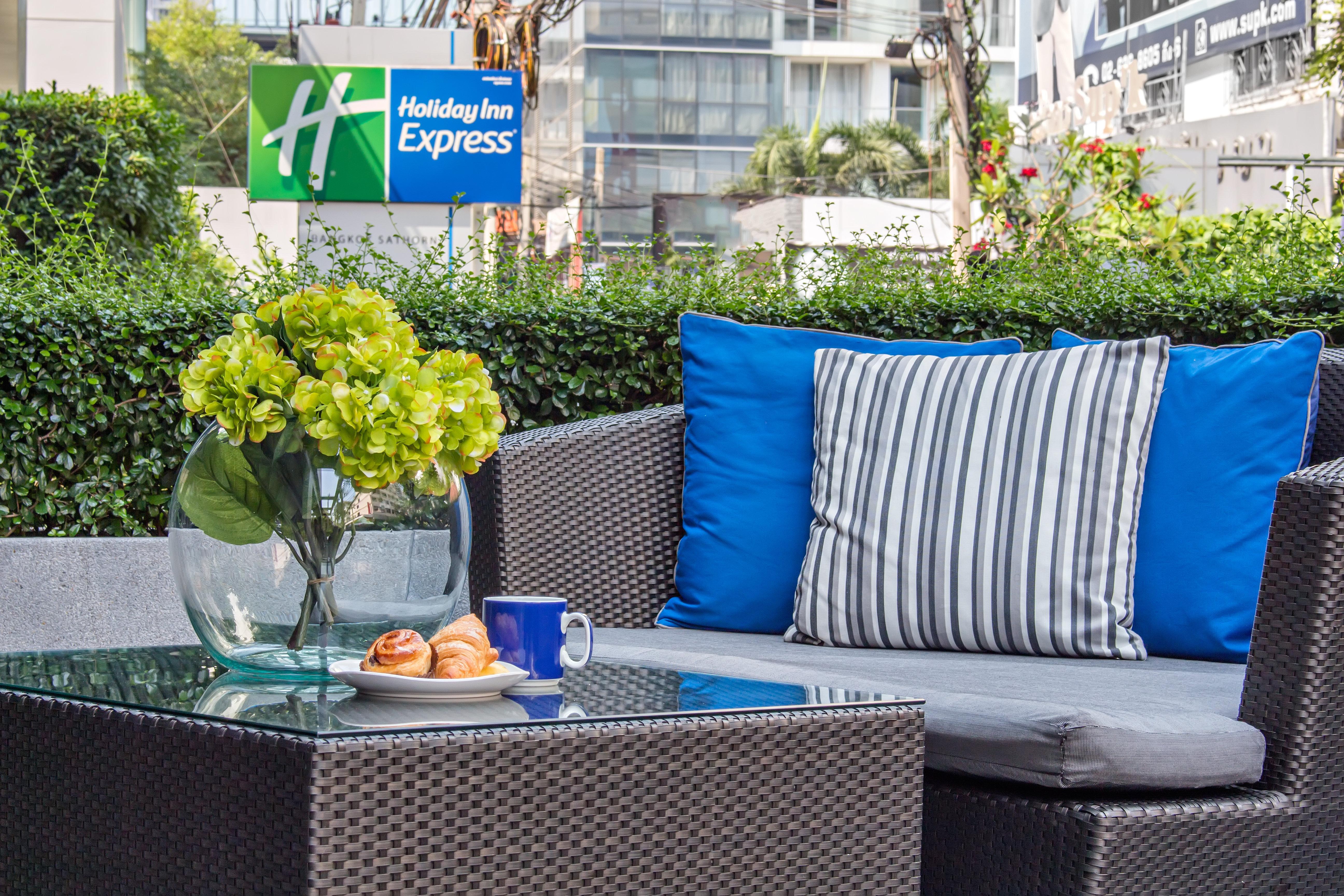 Holiday Inn Express Bangkok Sathorn By Ihg Exterior photo