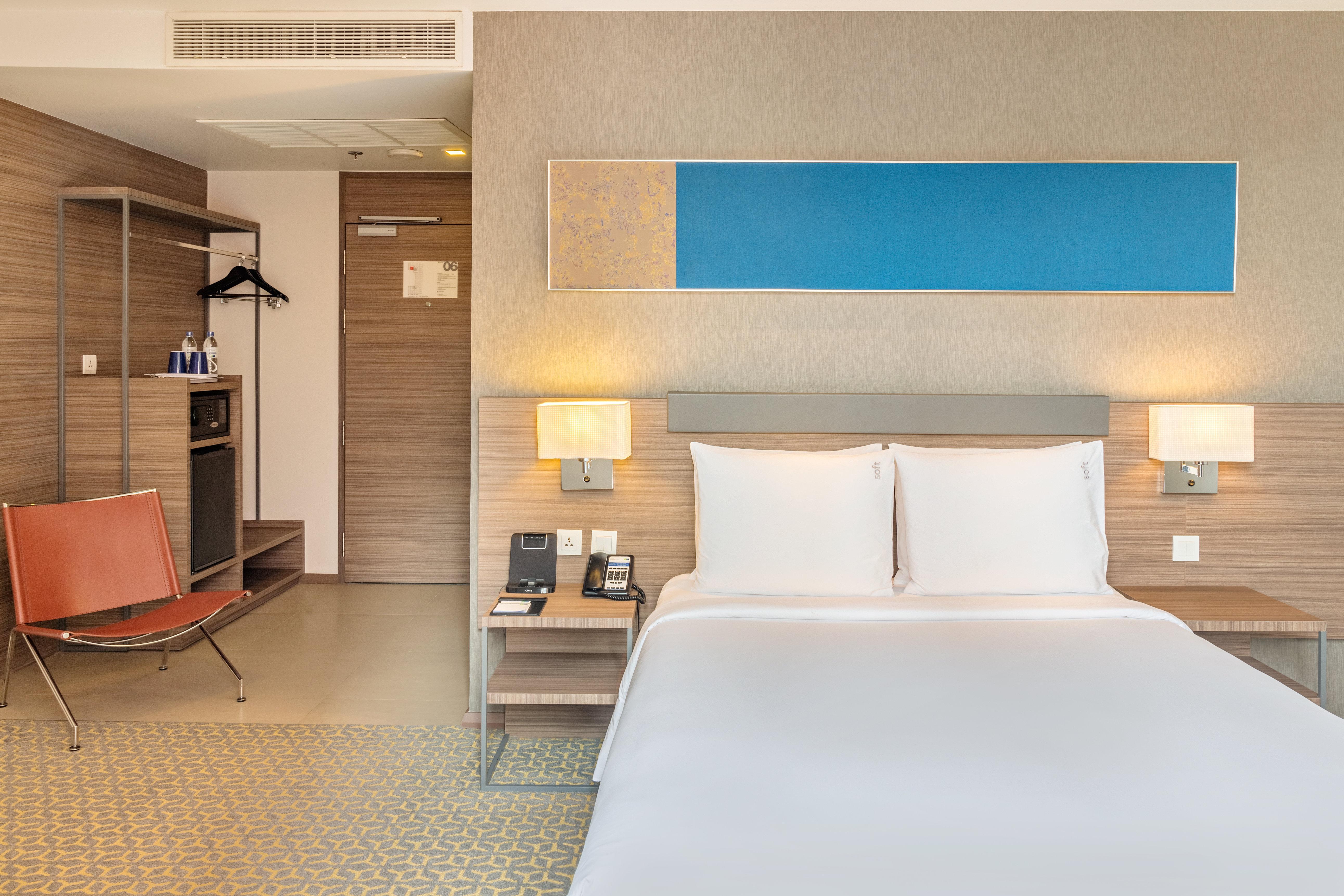 Holiday Inn Express Bangkok Sathorn By Ihg Exterior photo