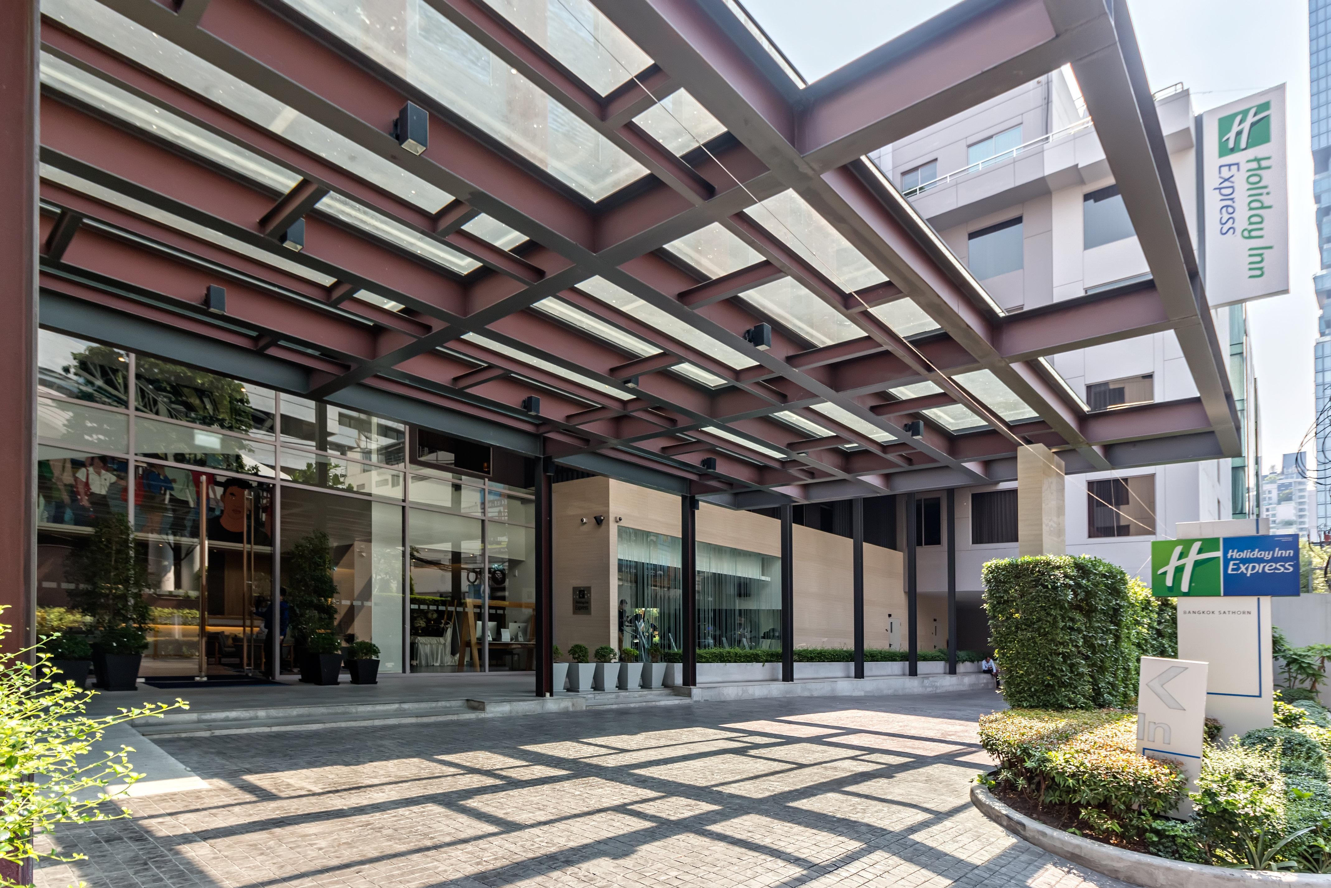 Holiday Inn Express Bangkok Sathorn By Ihg Exterior photo