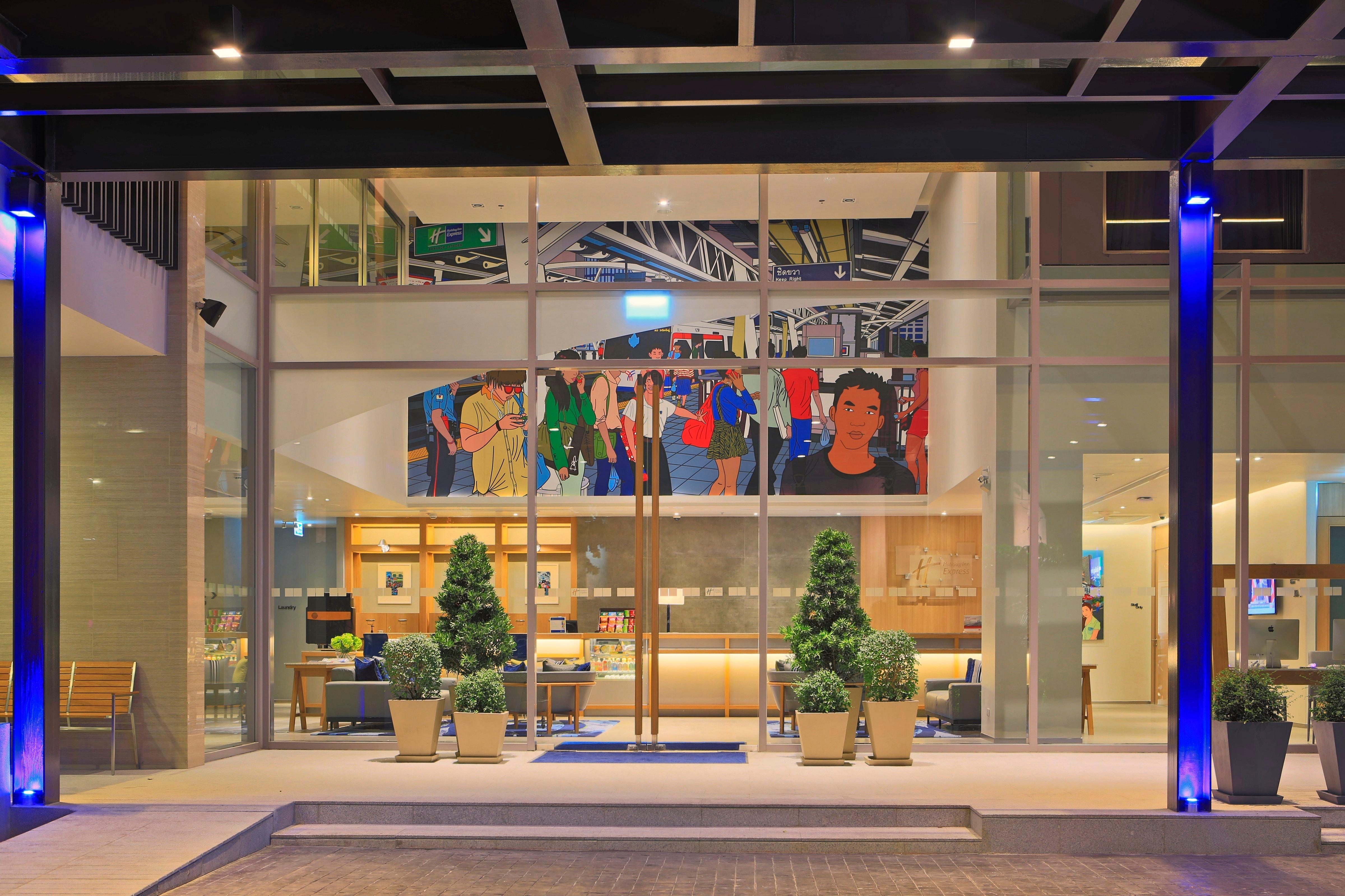 Holiday Inn Express Bangkok Sathorn By Ihg Exterior photo