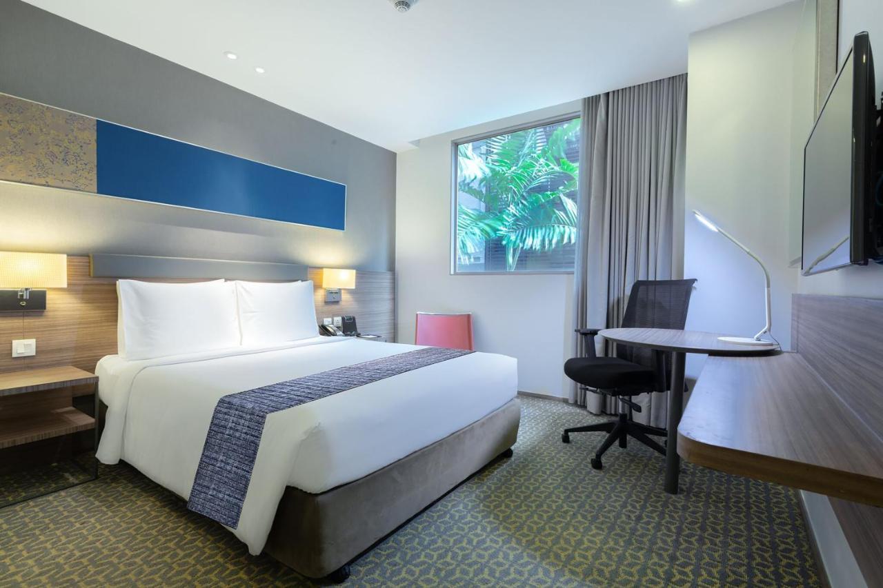 Holiday Inn Express Bangkok Sathorn By Ihg Exterior photo