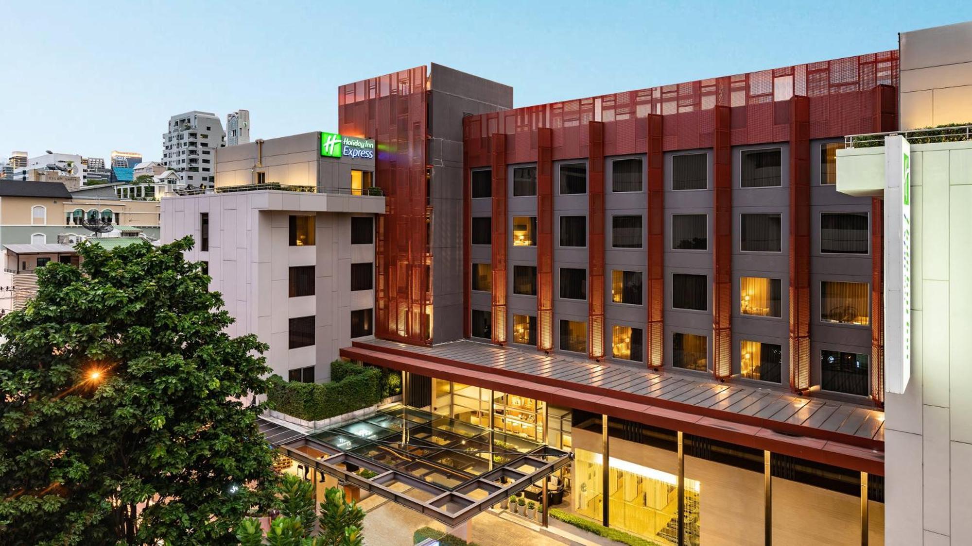 Holiday Inn Express Bangkok Sathorn By Ihg Exterior photo