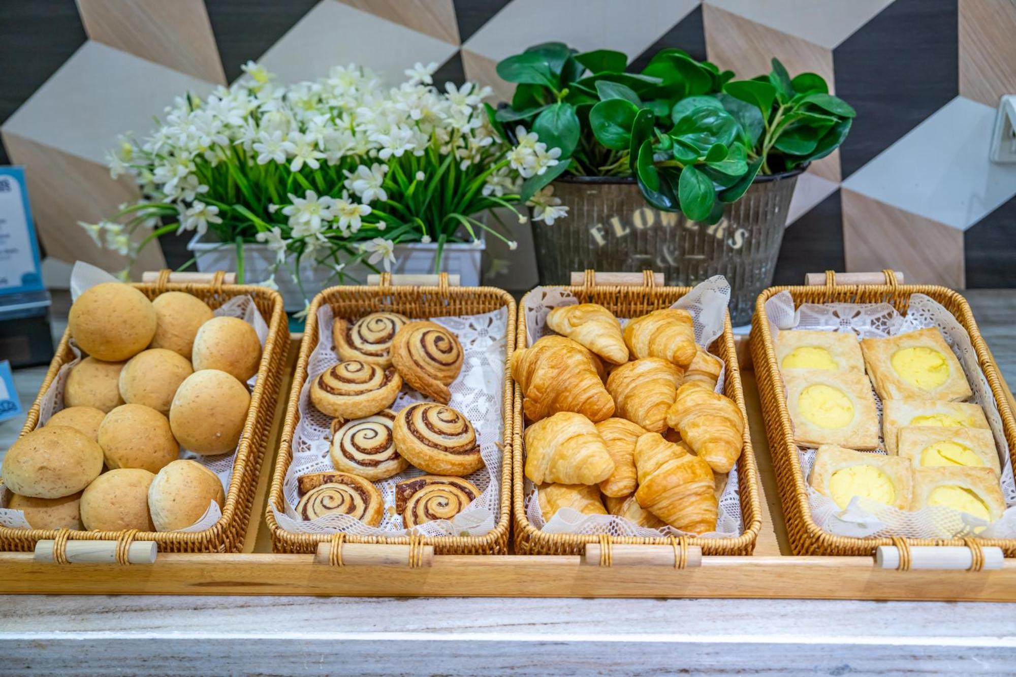 Holiday Inn Express Bangkok Sathorn By Ihg Exterior photo